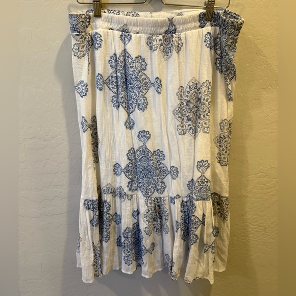 Mlle Gabrielle Medallion Print Skirt – Size XL – Boho Style - Picture 2 of 4